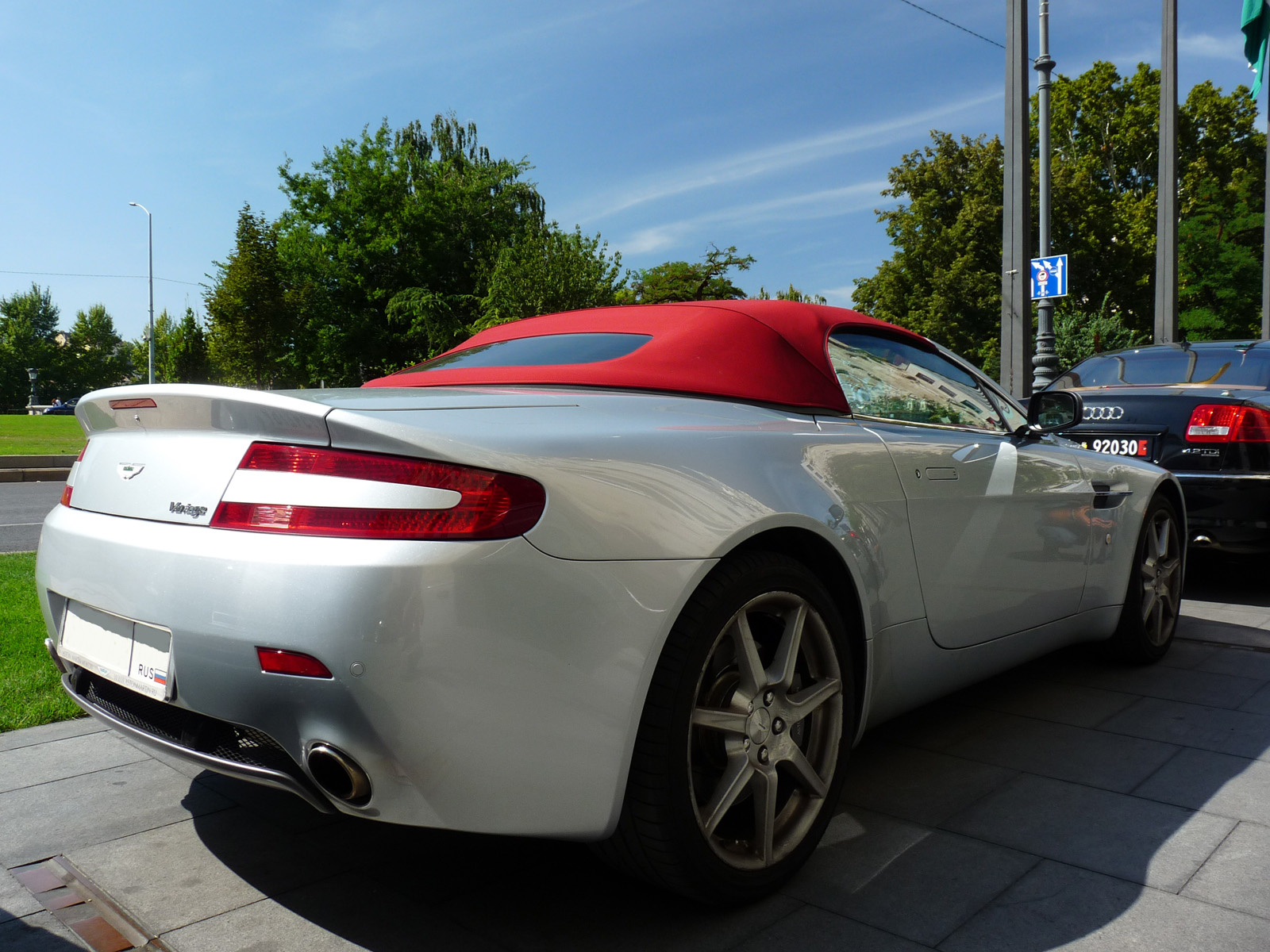 Aston Martin V8 Vantage Roadster