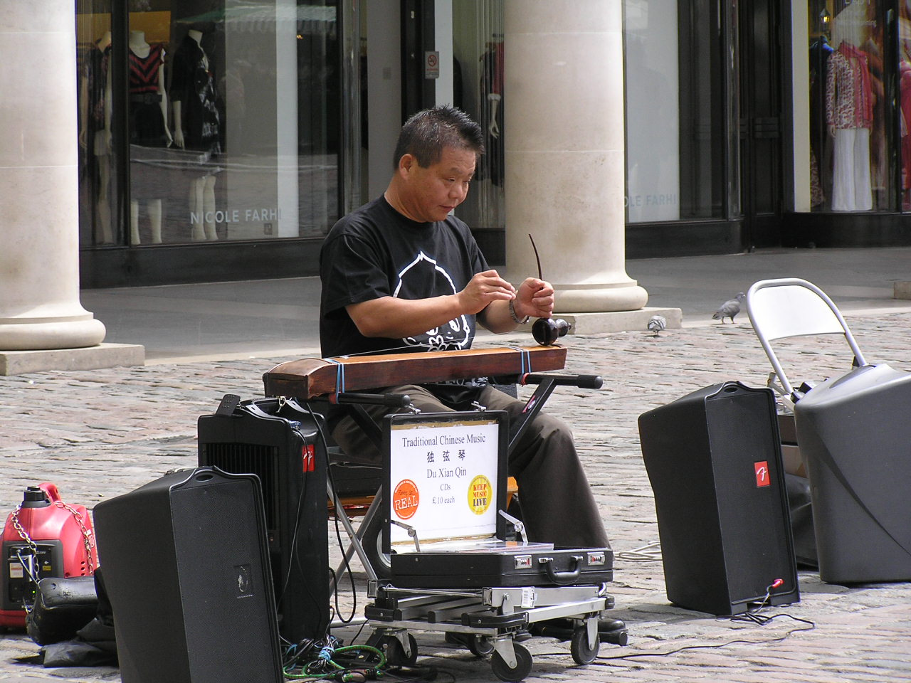 London 814 Kínai zenész