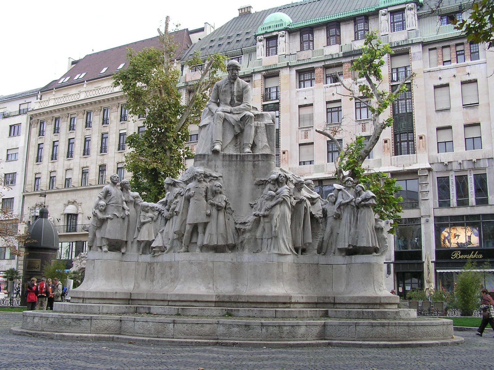 008 Budapest Vörösmarty szobor