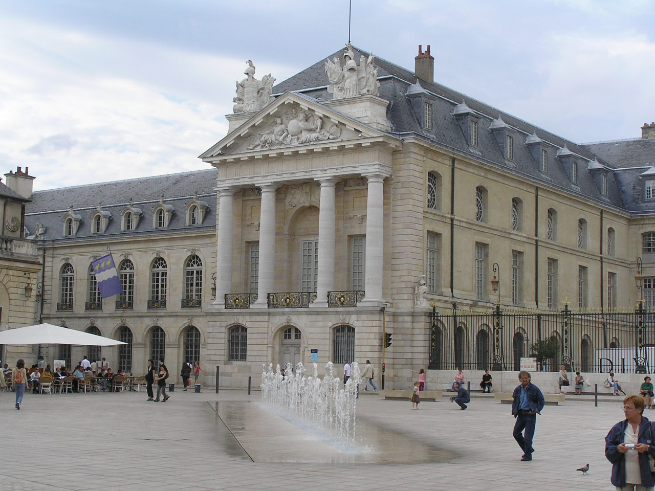 0836 Dijon Burgundiai hercegek pal.