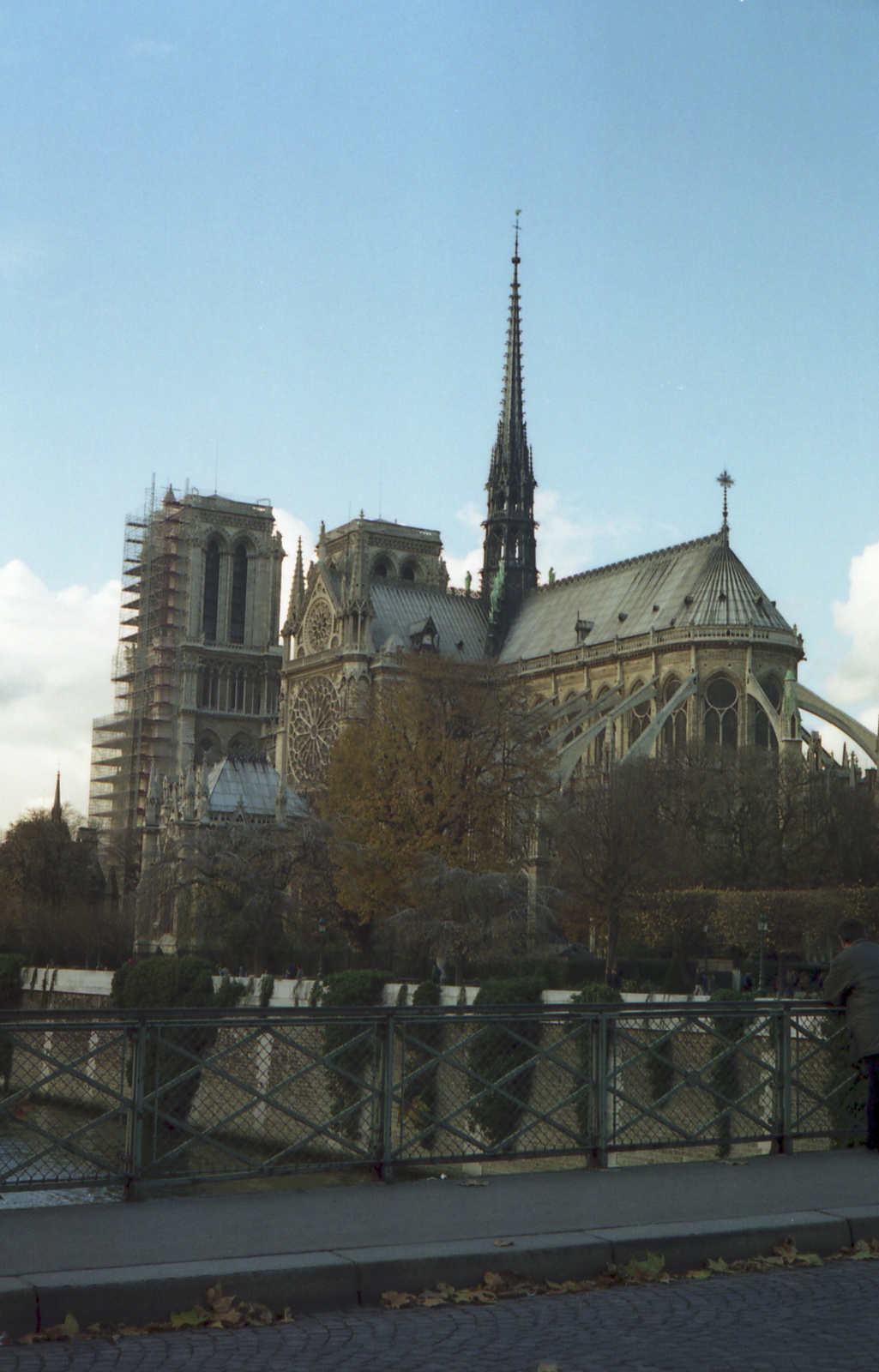 097 Párizs Notre Dame hátulról