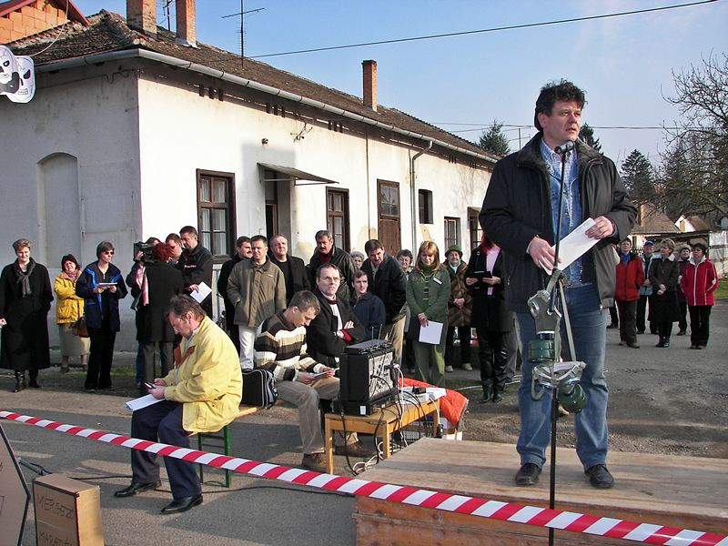 2007-02-23 Demonstráció a vasútállomás előtt