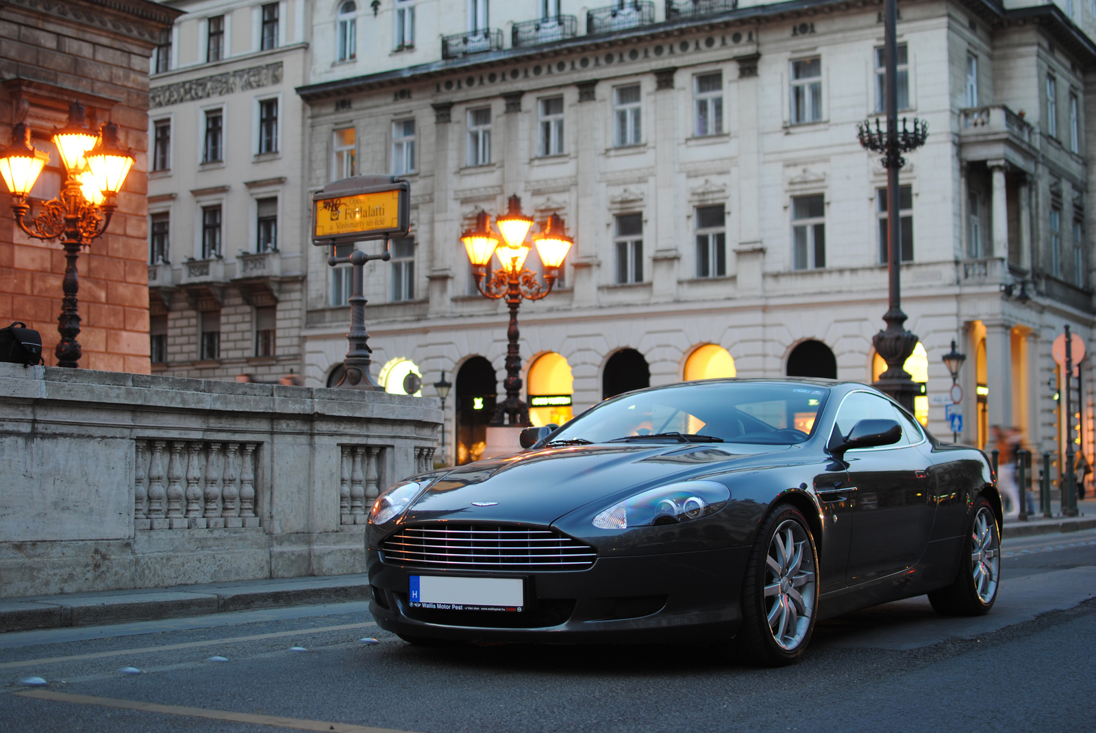 Aston Martin DB9