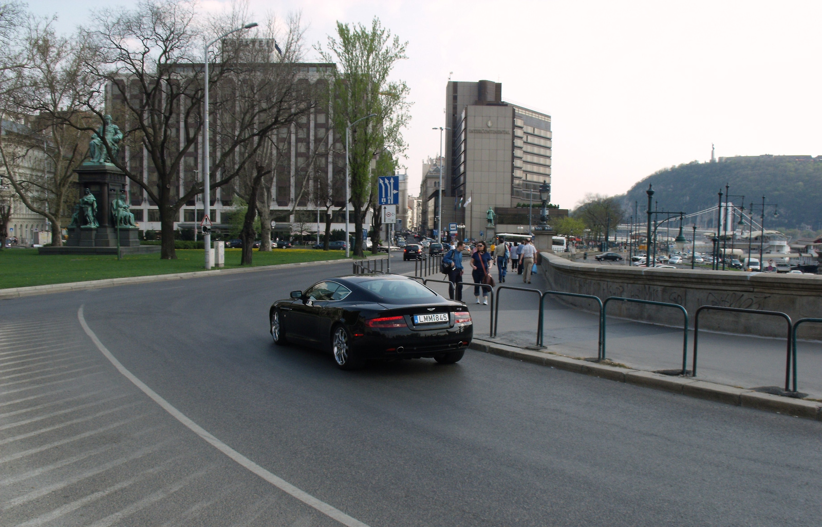 Aston Martin DB9