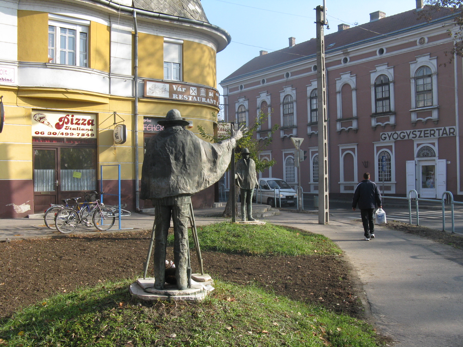 Dunaföldvár Beszédes József szobra