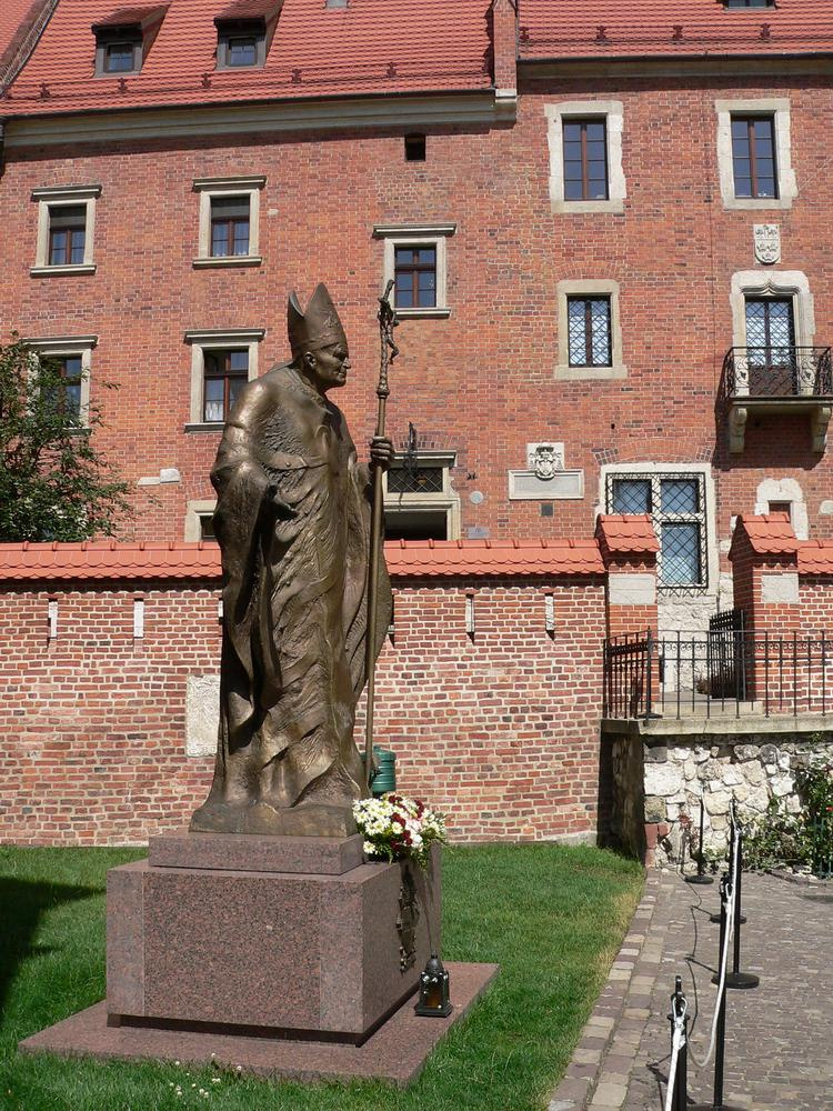 II.János Pál szobra
