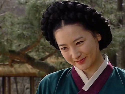 Jang Geum mosolyog