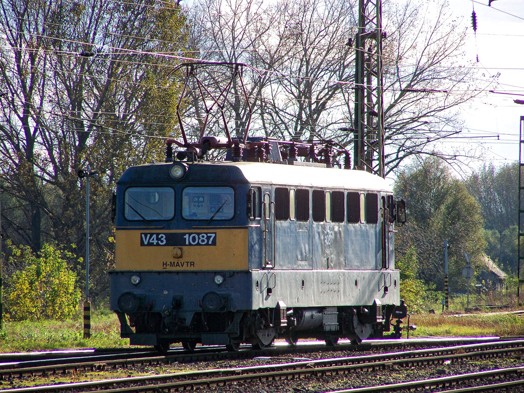 V43 - 1087 Dombóvár (2010.10.21)02.