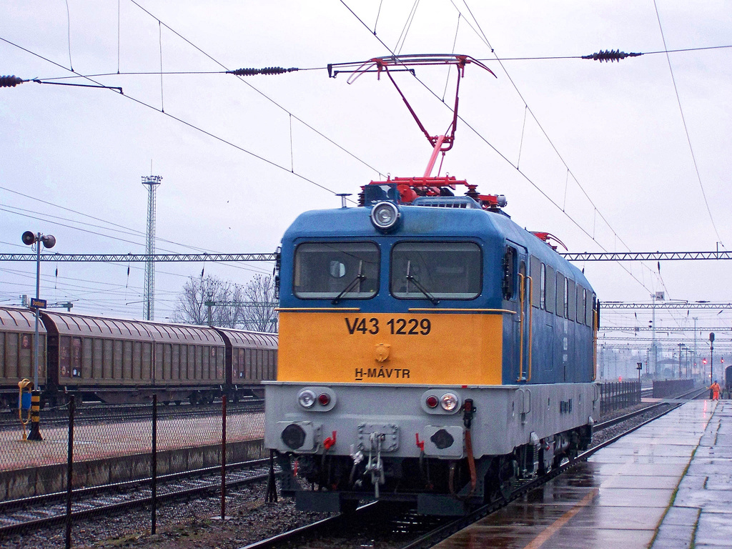 V43 - 1229 Dombóvár (2010.11.19)02.