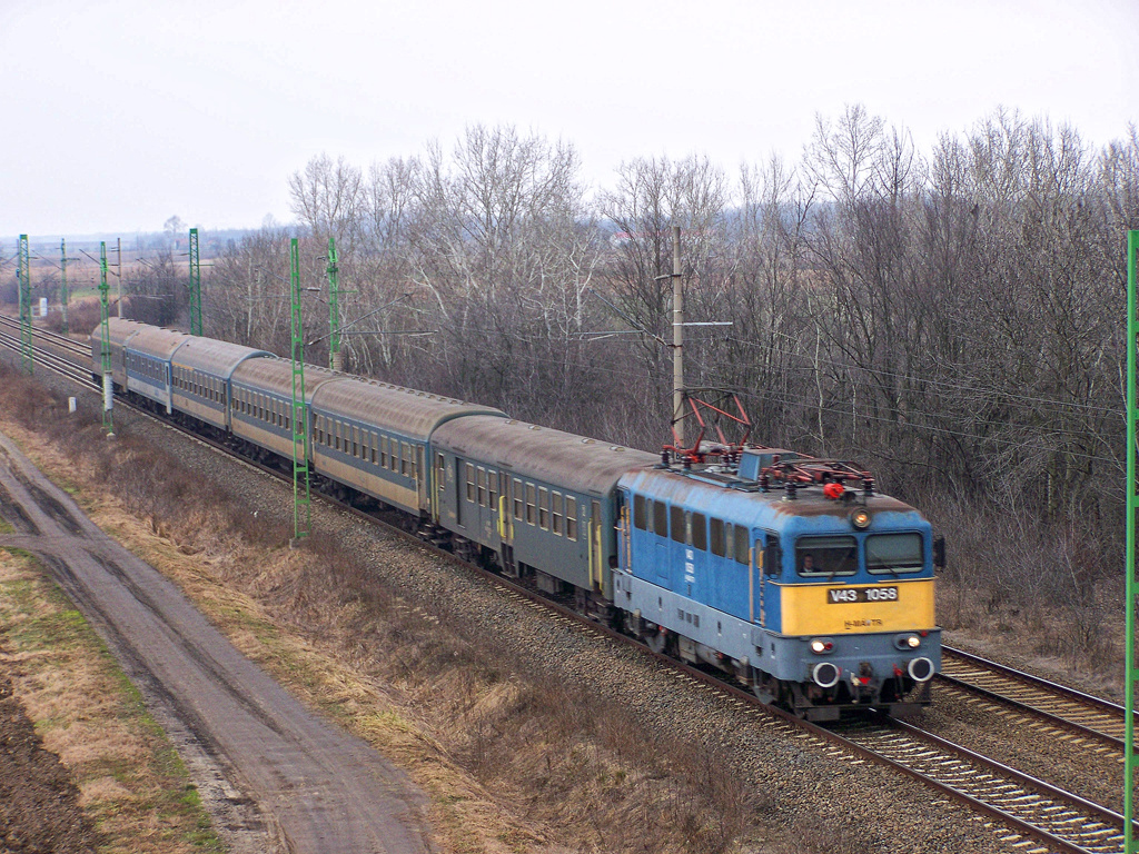 V43 - 1058 Kiskunfélegyháza (2011.02.19)01