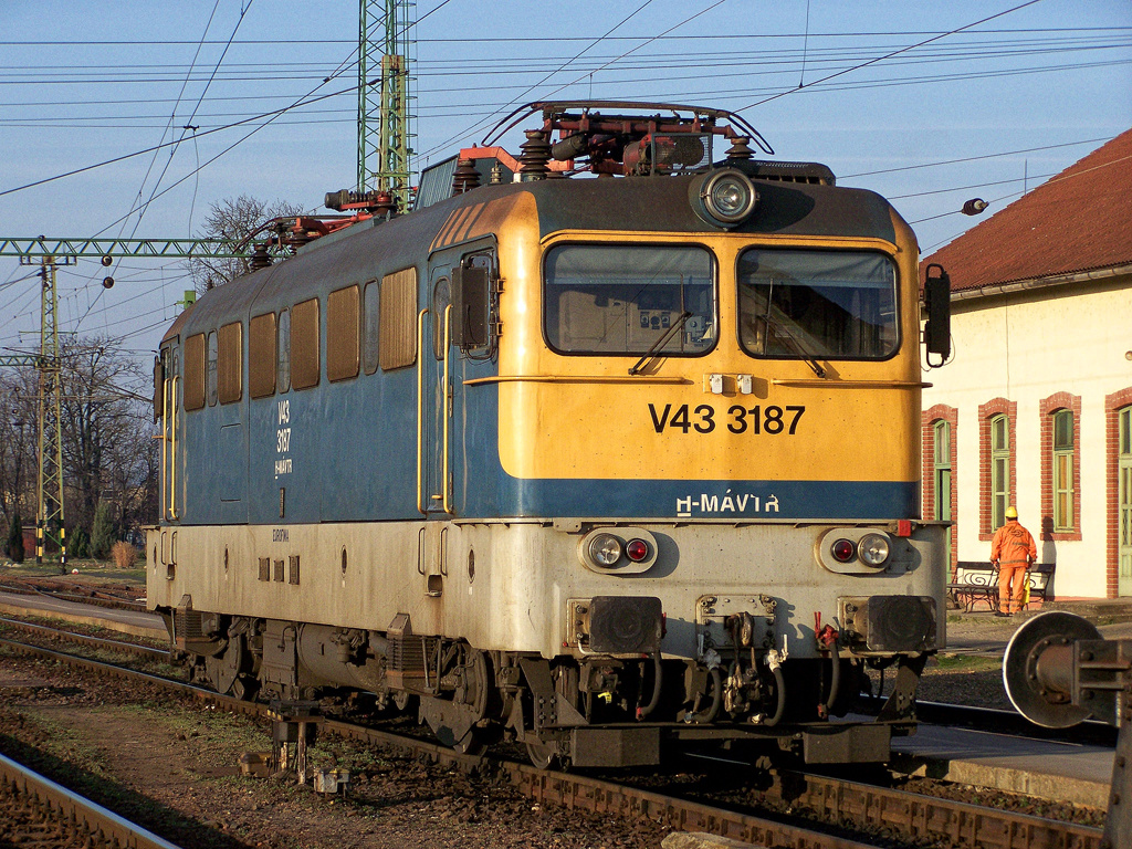 V43 - 3187 Dombóvár (2011.03.25).