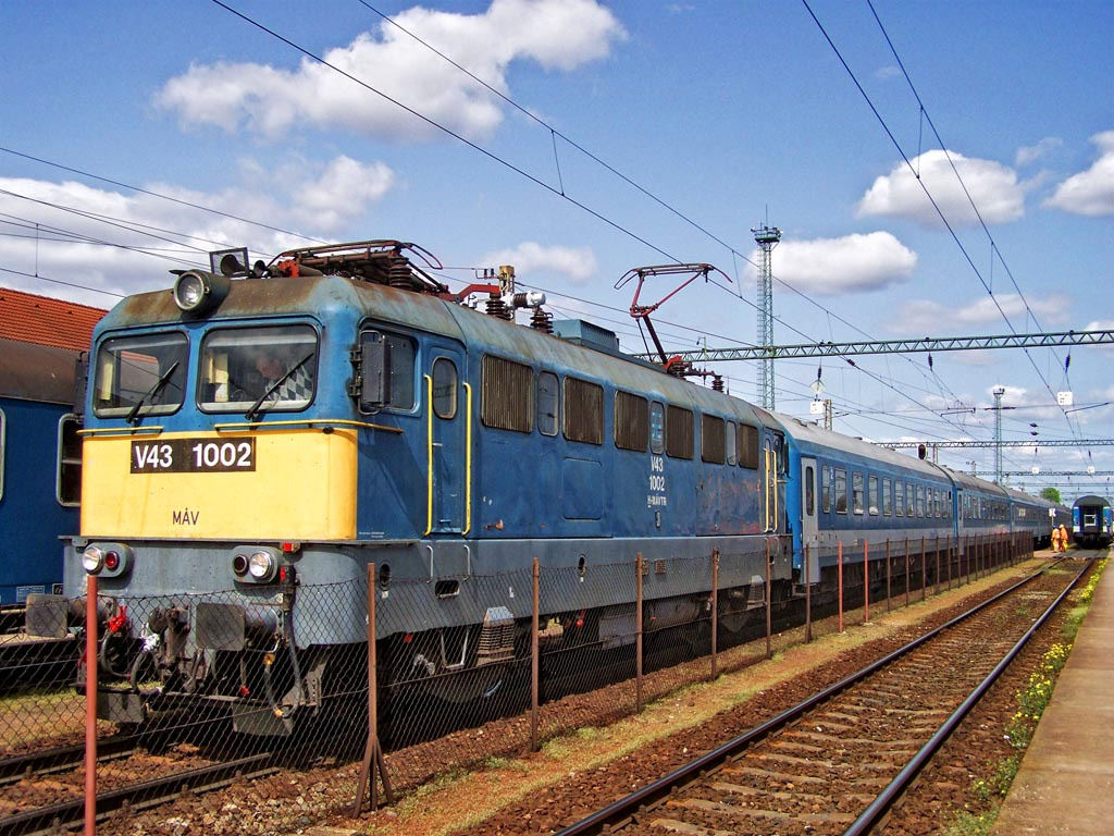 V43 - 1002 Dombóvár (2011.04.11).