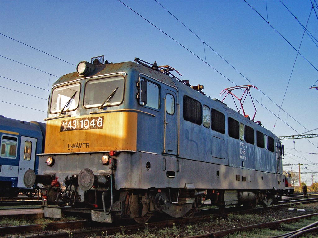 V43 - 1046 Dombóvár (2011.04.11)02