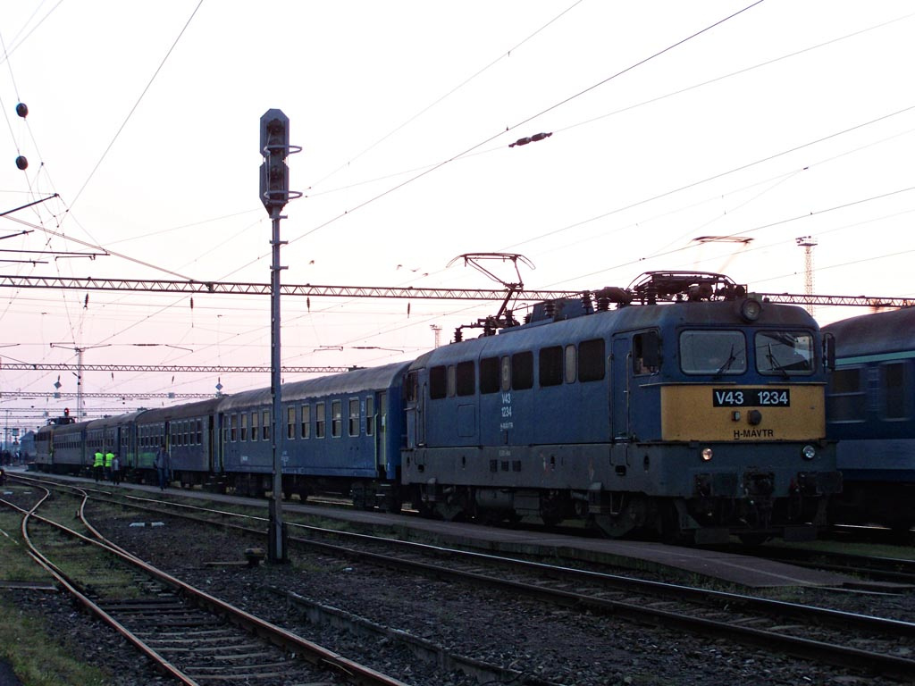 V43 - 1234 Dombóvár (2011.04.20).