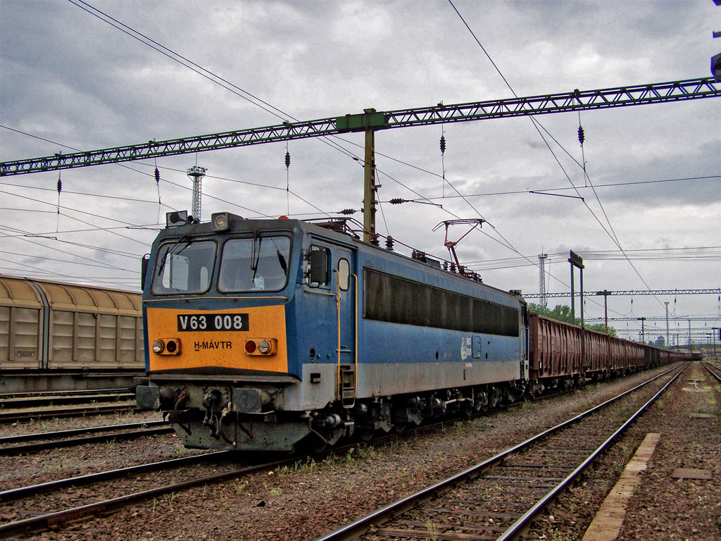 V63 - 008 Dombóvár (2011.04.28).