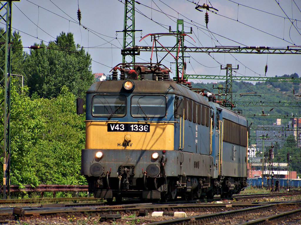 V43 - 1336 + V63 - 037 Kelenföld (2011.05.21).