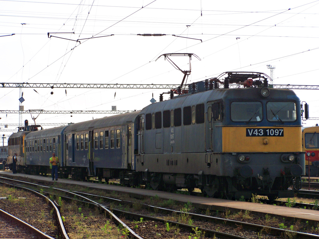 V43 - 1097 Dombóvár (2011.06.02).