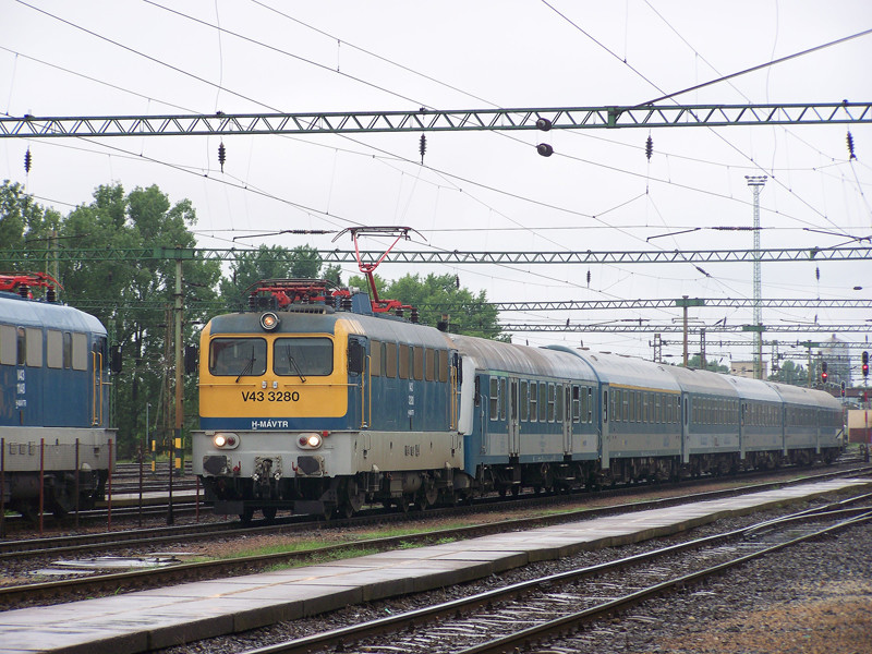 V43 - 3280 Dombóvár (2009.06.23)