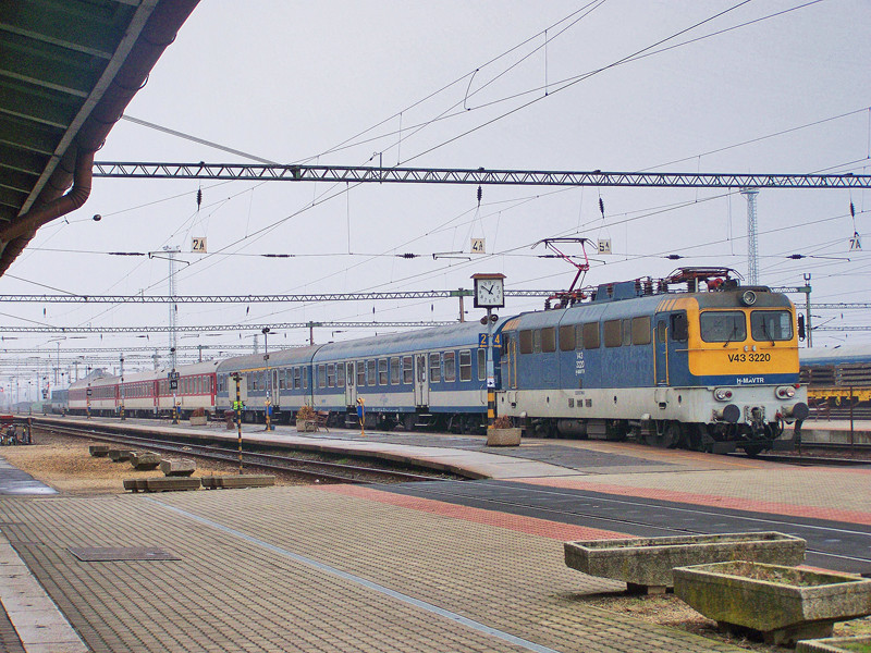 V43 - 3220 Dombóvár (2009.11.06).