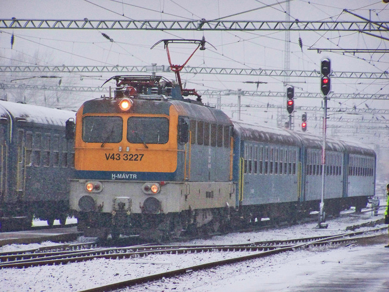 V43 - 3227 Dombóvár (2009.12.14).