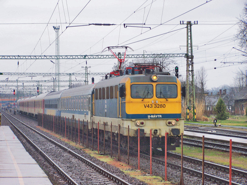 V43 - 3280 Dombóvár (2010.03.22).