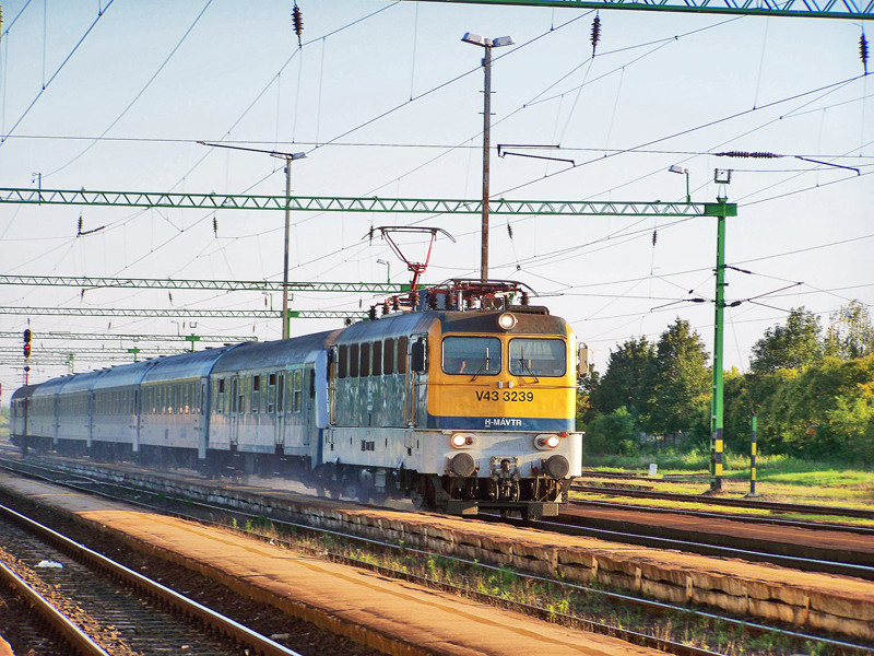 V43 - 3239 Sárbogárd (2010.07.09).