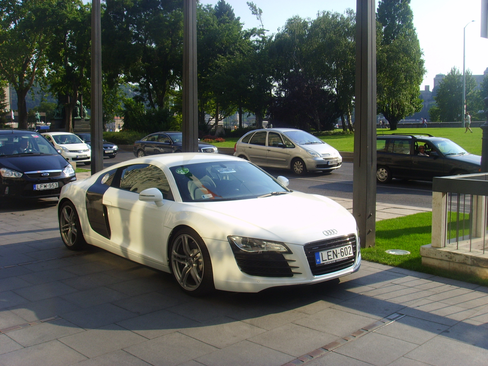 AUDI R8