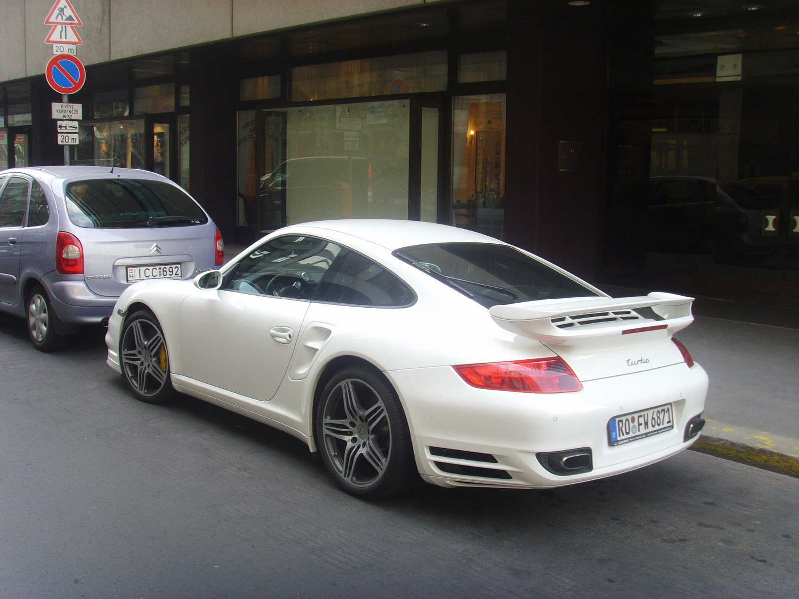 PORSCHE 911 TURBO