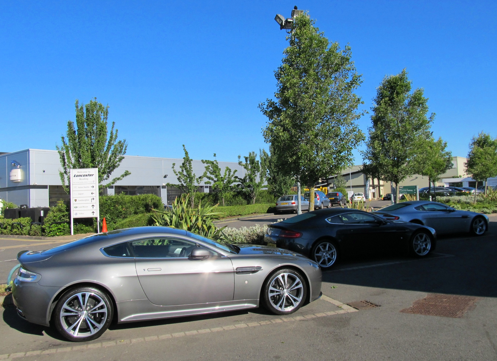 Aston Martin V12 Vantage