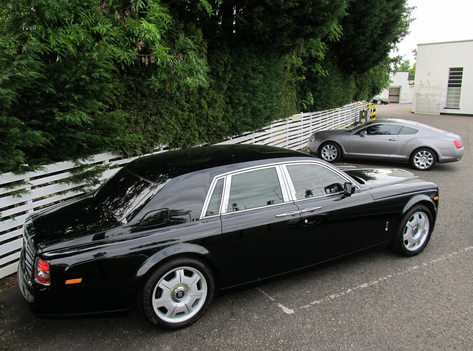 Rolls-Royce Phantom - Bentley Continental GT