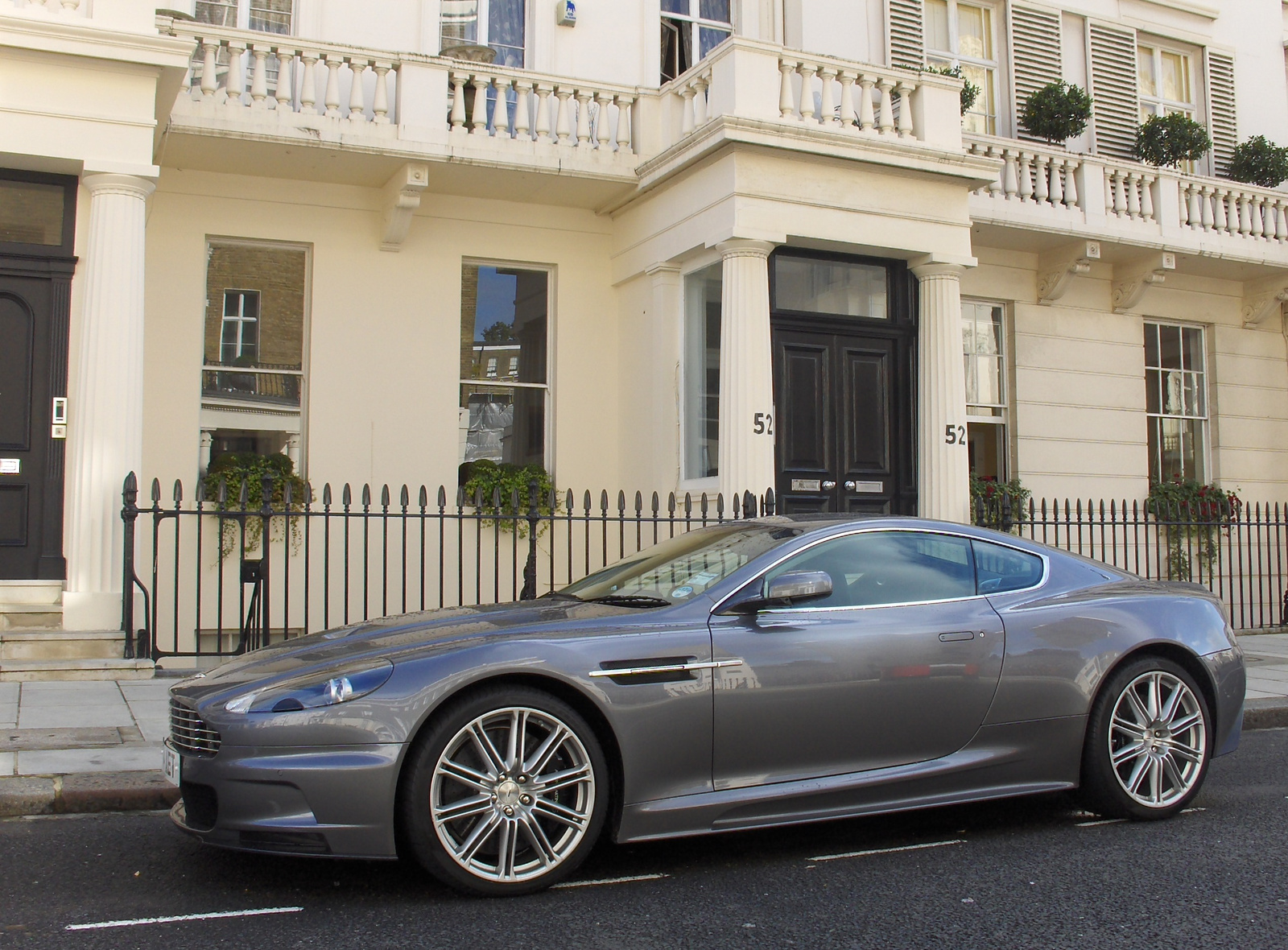 Aston Martin DBS