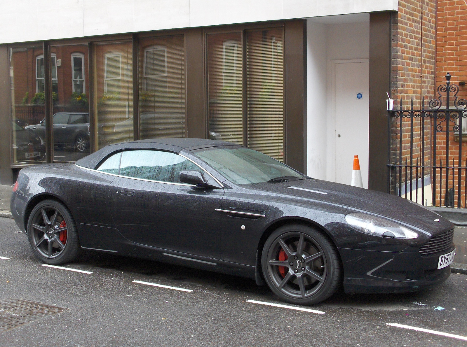 Aston Martin DB9 Volante