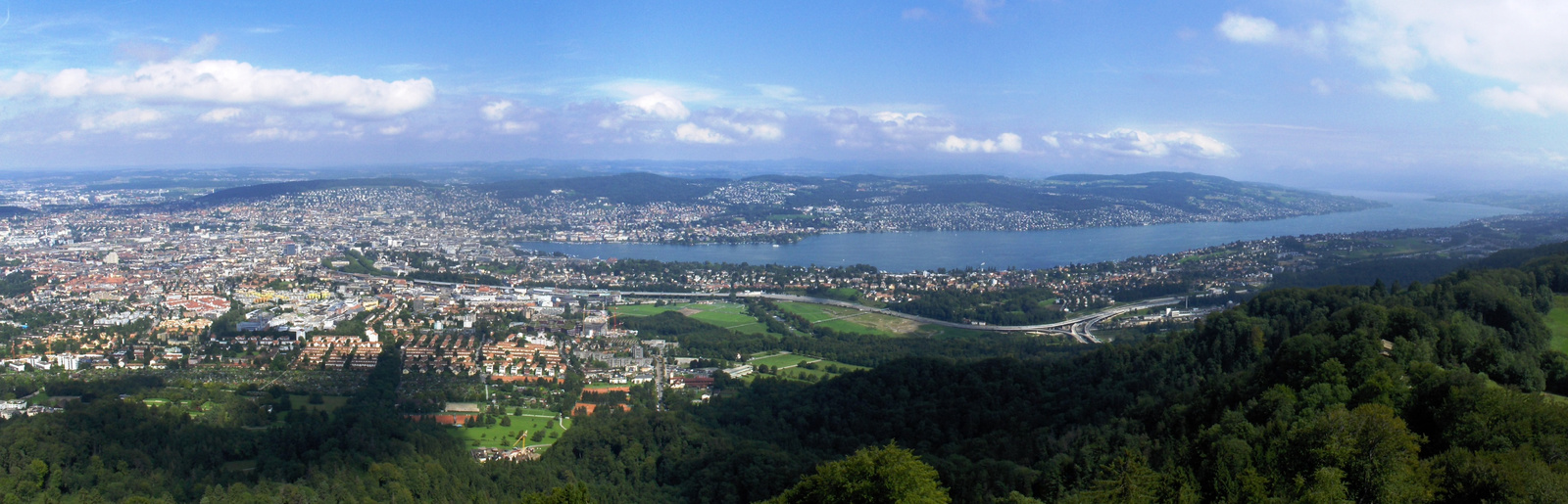 Zürich és a tó az Uetlibergről