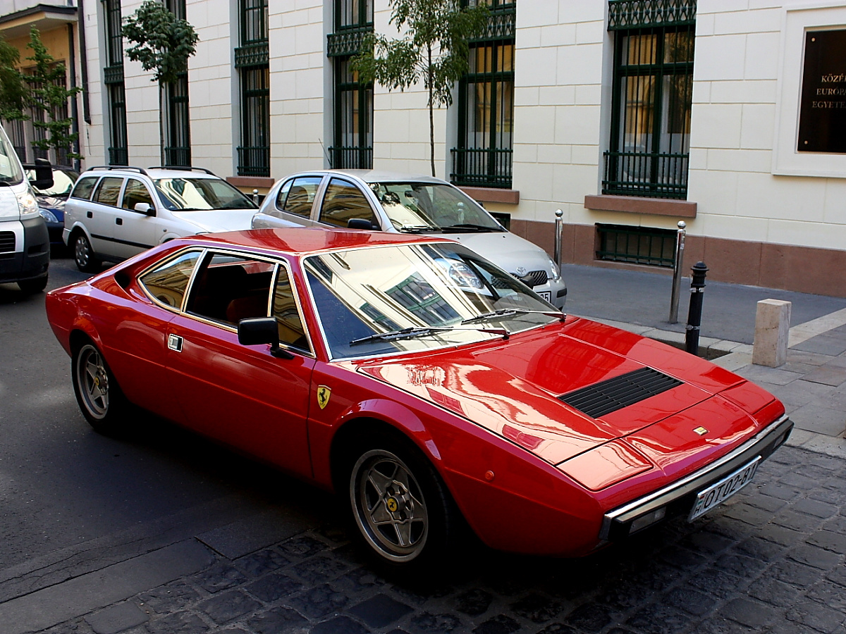 Ferrari  308 GT4 Dino