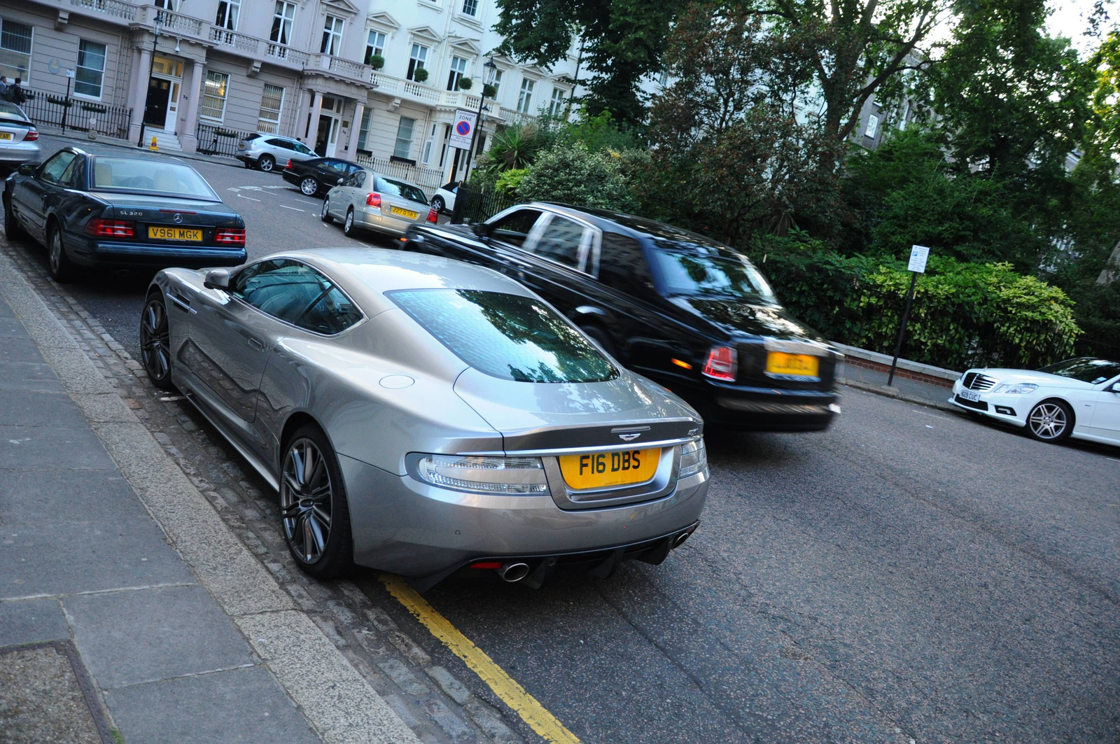 Aston Martin DBS - Rolls-Royce Phantom