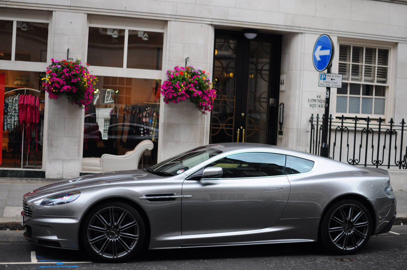 Aston Martin DBS