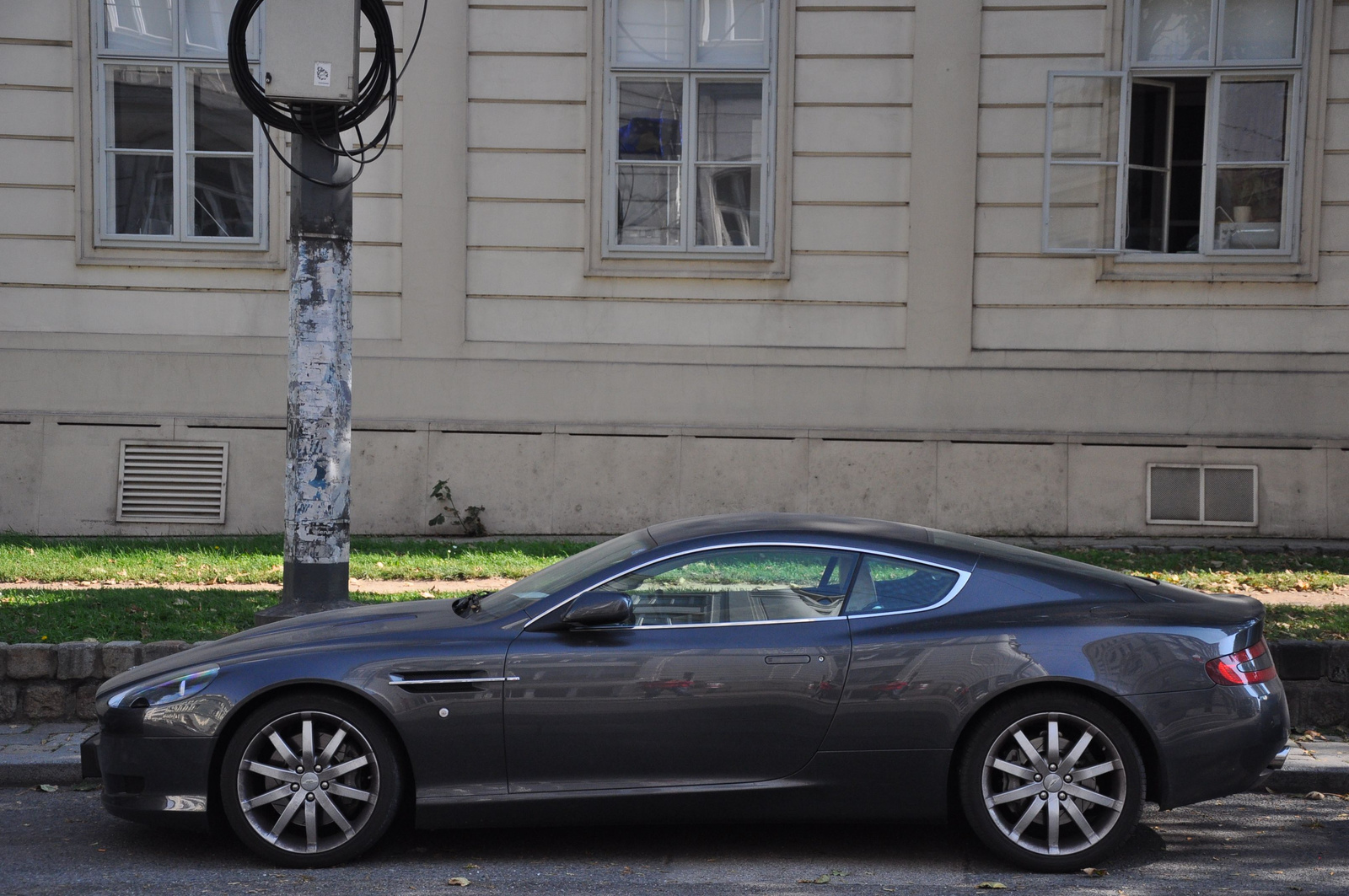 Aston Martin DB9