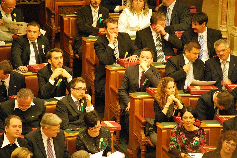 60LMParlament1