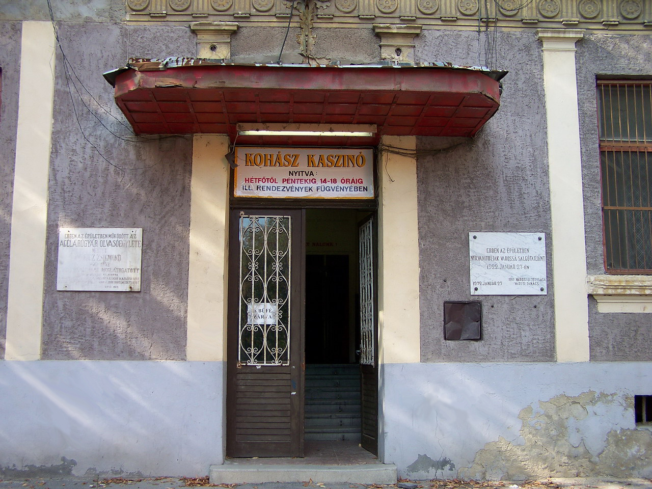 Salgótarjáni képek, a Kohász műv.ház egyik bejárata