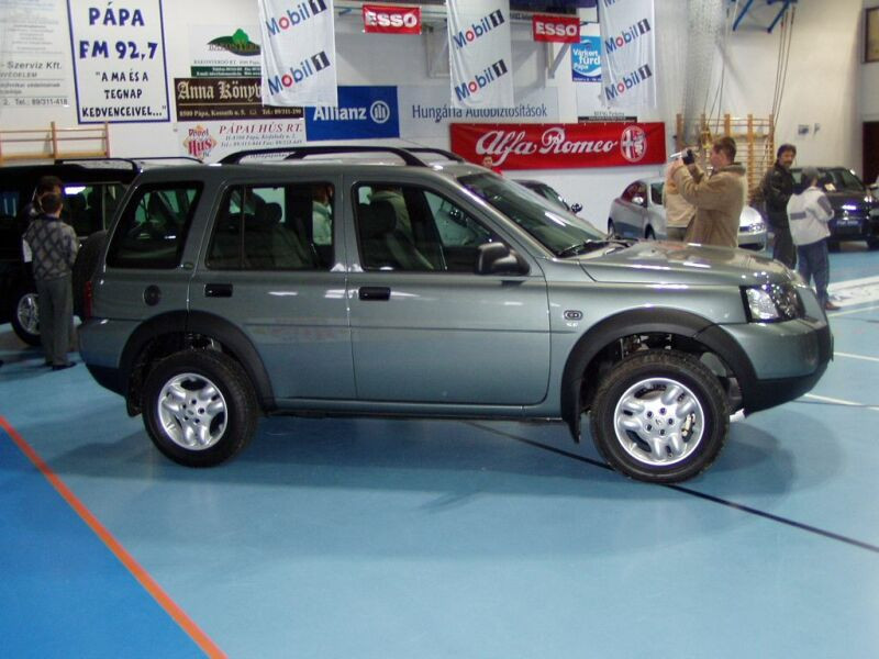 LAND-ROVER-01