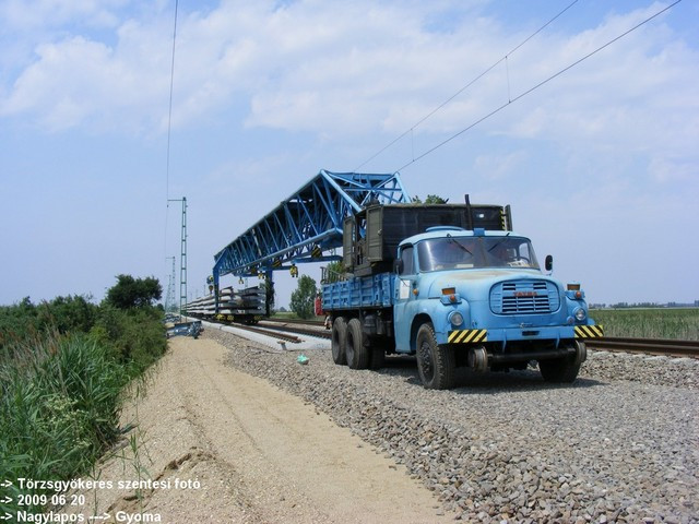 Vágánymező-fektető daru PKP 25/20M TATRA 148