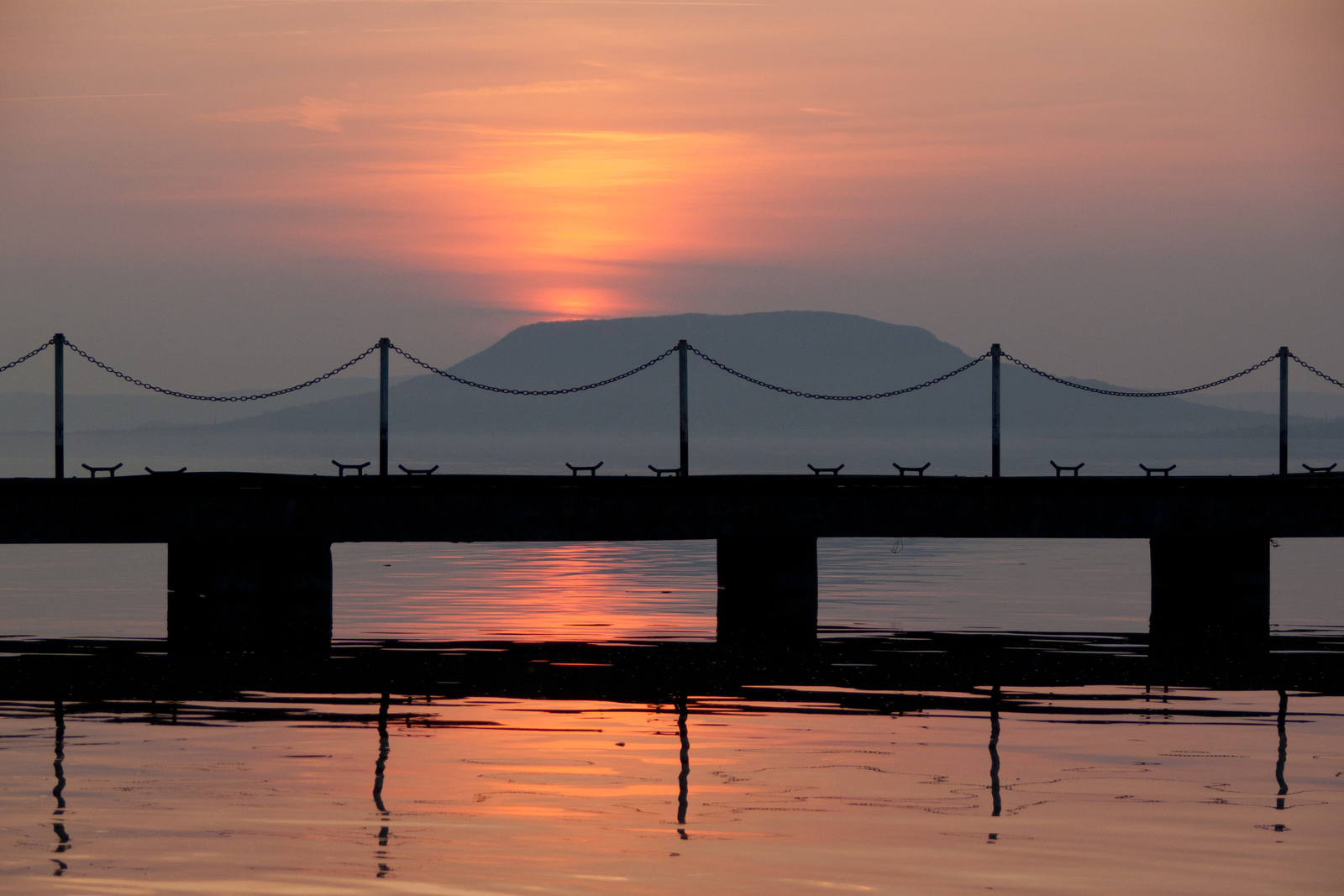 Híd a Balatonon