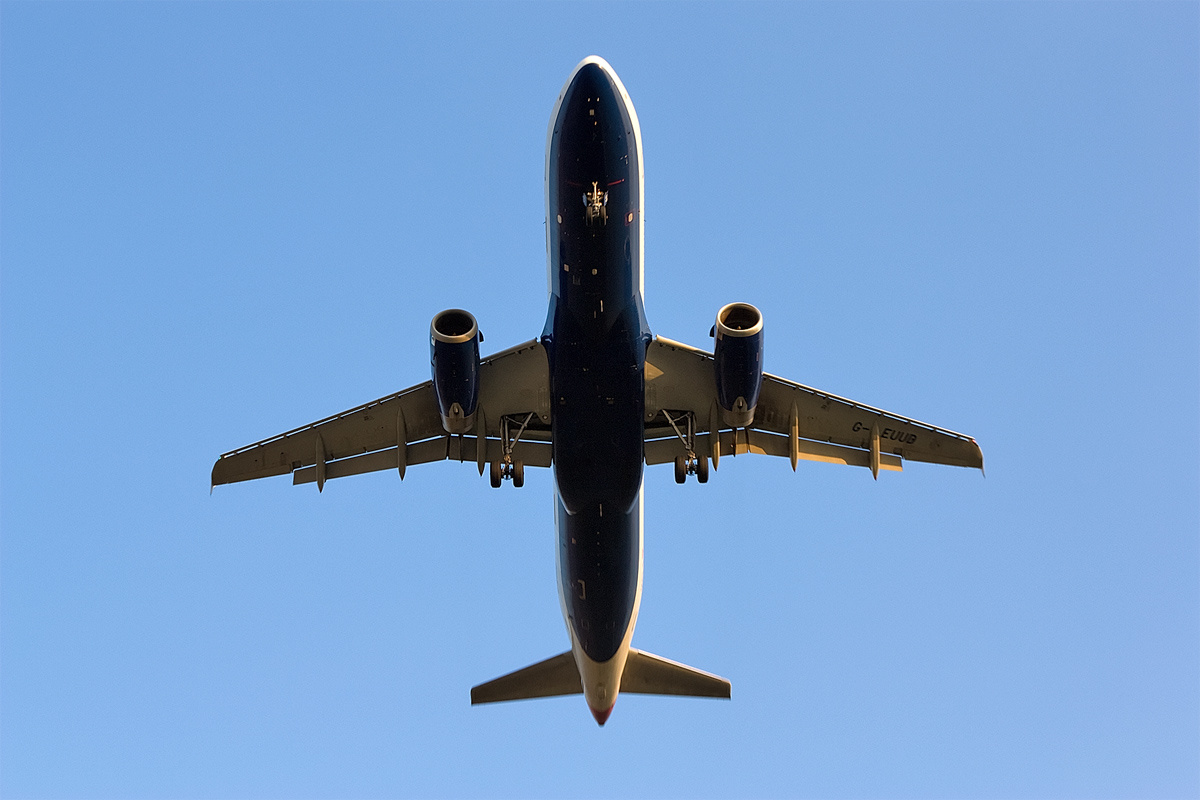 Airbus A320 G-EUUB