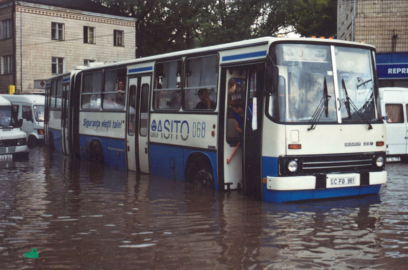 Ikarus280-001