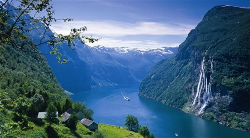 Geirangerfjord@Per Eide FjordNorway (Medium)