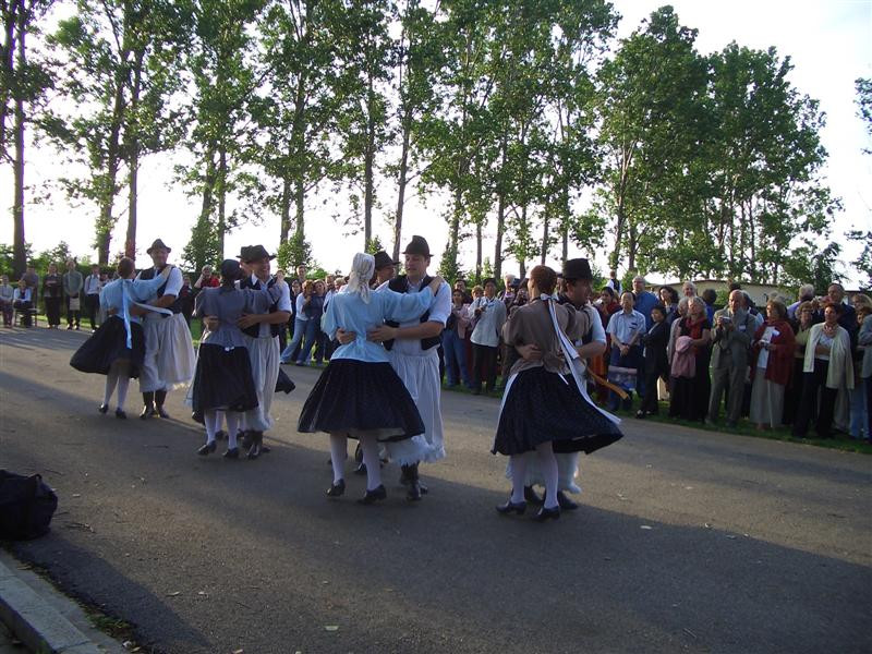 hungariandance (Medium)