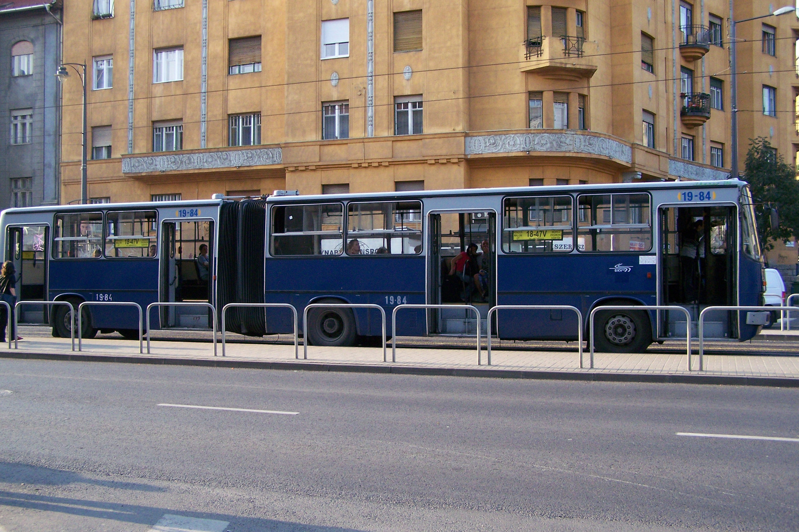 Busz BPI-984 2-Kosztolányi Dezső tér