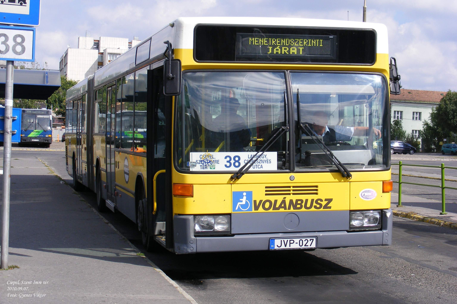 Busz JVP-027