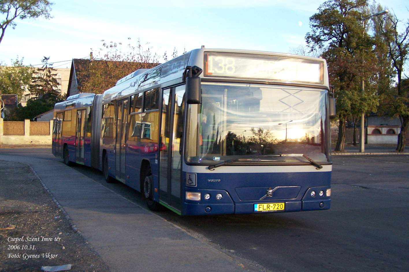Busz FLR-720