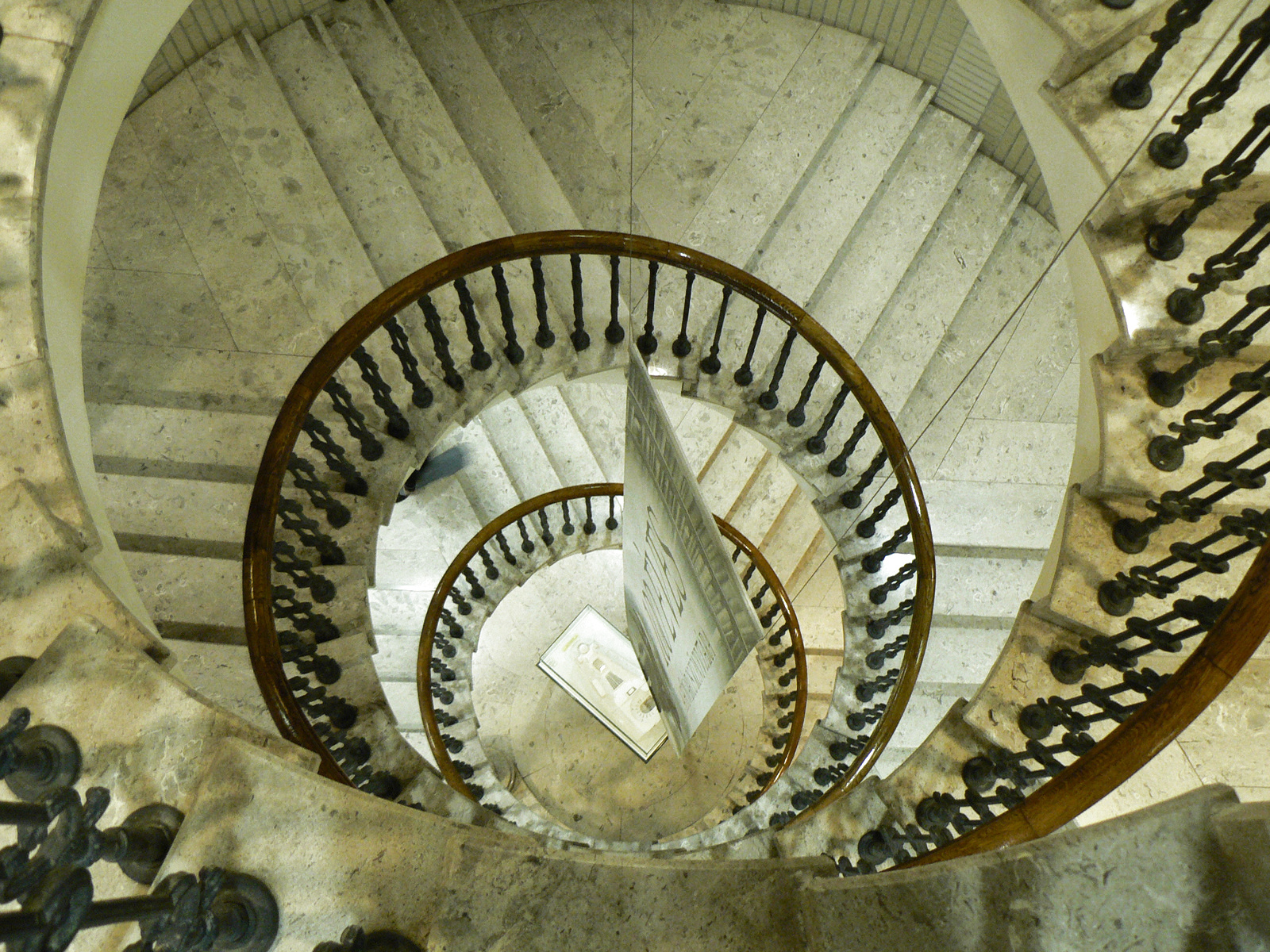 Tolkien nap  lépcsőház